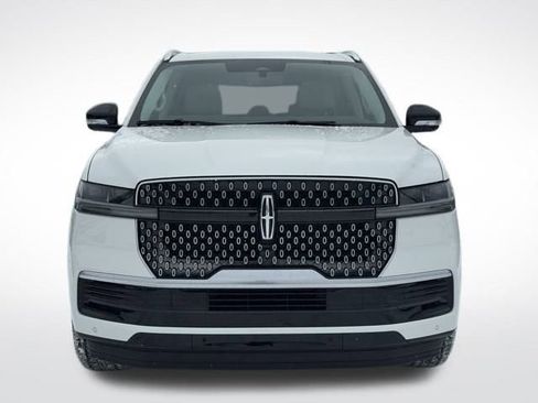 New 2025 Lincoln Navigator Reserve image 2