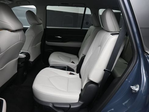 Certified 2024 Toyota Grand Highlander AWD image 21