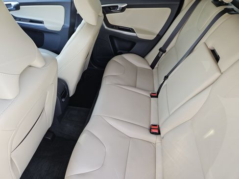 Used 2016 Volvo XC60 T5 Premier image 31