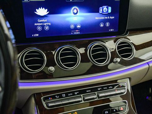 Used 2022 Mercedes-Benz E 350 Sedan w/ Driver Assistance Package image 22