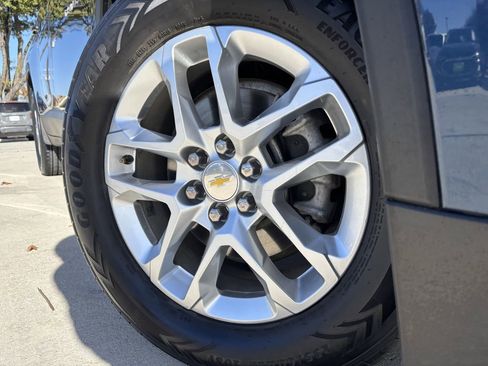 Used 2023 Chevrolet Traverse LS image 8