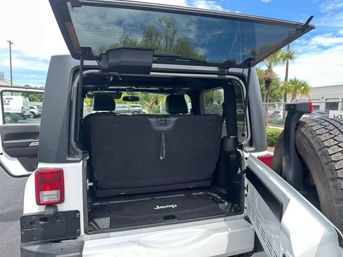 Used 2016 Jeep Wrangler Sahara w/ Connectivity Group AWD/4WD image 26
