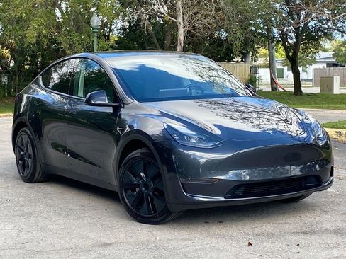 Used 2024 Tesla Model Y Long Range image 3