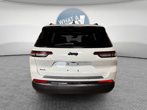 Used 2024 Jeep Grand Cherokee L Altitude AWD/4WD image 5