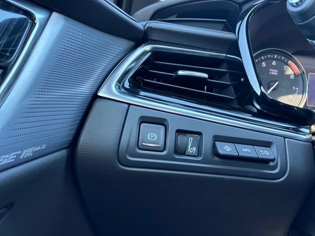 Used 2023 Cadillac XT6 Premium Luxury w/ Technology Package FWD image 28