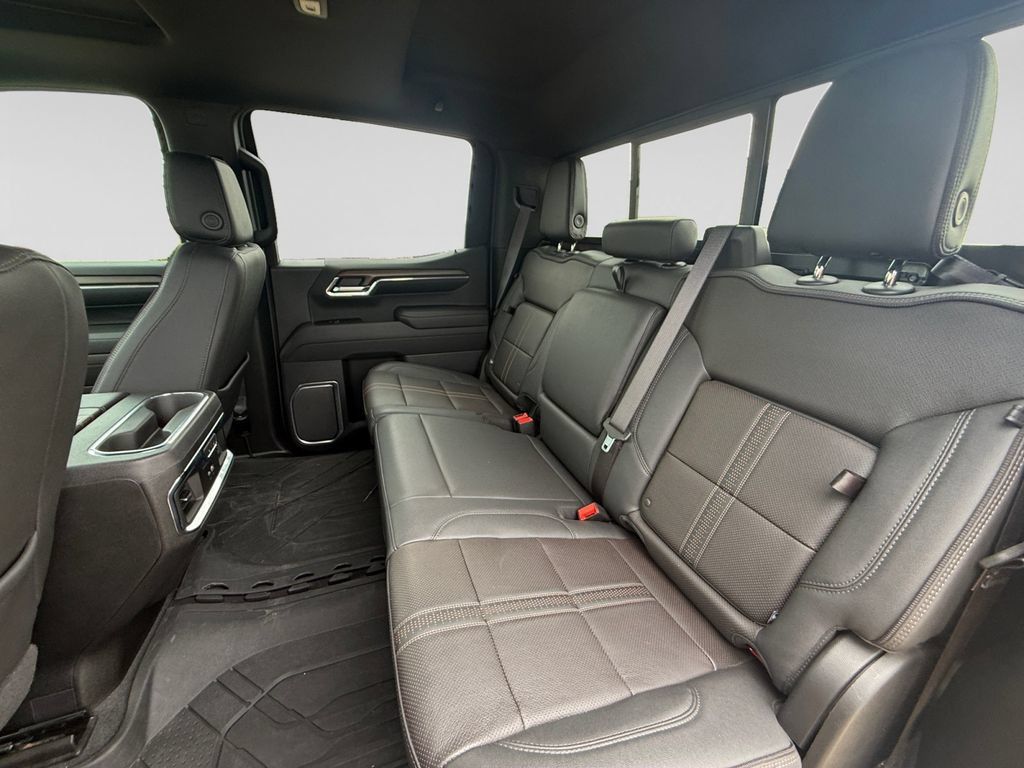 Used 2024 Chevrolet Silverado 1500 High Country w/ High Country Premium Package AWD/4WD image 37