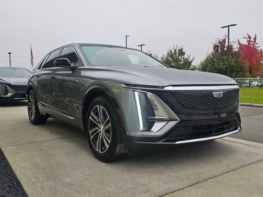 Certified 2024 Cadillac Lyriq Luxury AWD/4WD image 7