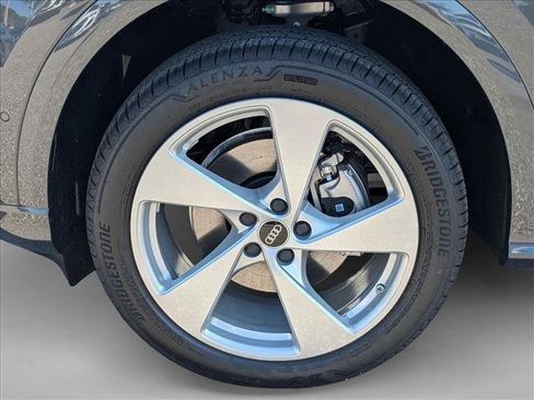 Used 2025 Audi Q5 Premium Plus w/ Premium Plus AWD/4WD image 9