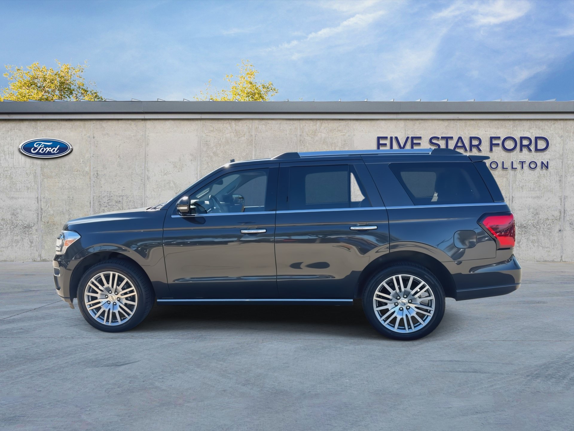 Used 2024 Ford Expedition Limited AWD/4WD image 5