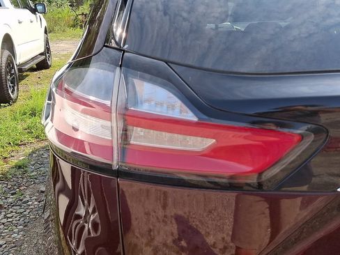 Used 2019 Ford Edge SEL w/ Equipment Group 201A AWD/4WD image 8