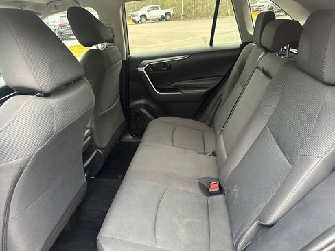 Used 2021 Toyota RAV4 LE AWD/4WD image 18
