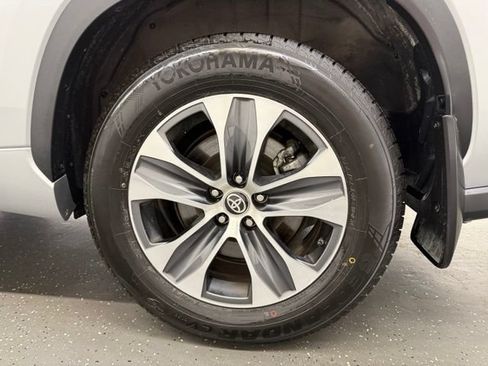Certified 2025 Toyota Highlander XLE AWD/4WD image 20
