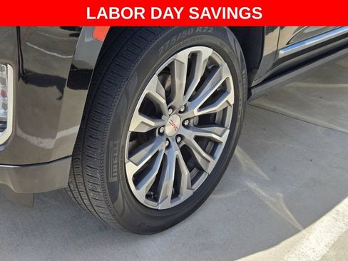 Used 2021 GMC Yukon XL Denali w/ Denali Premium Package AWD/4WD image 9