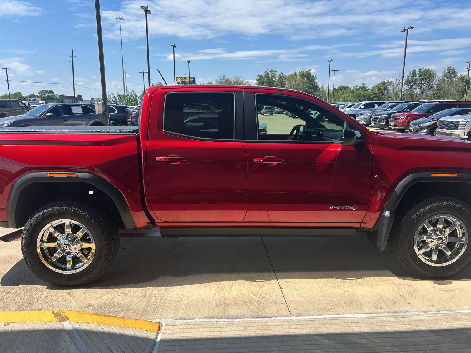 Used 2025 GMC Canyon AT4 AWD/4WD image 34