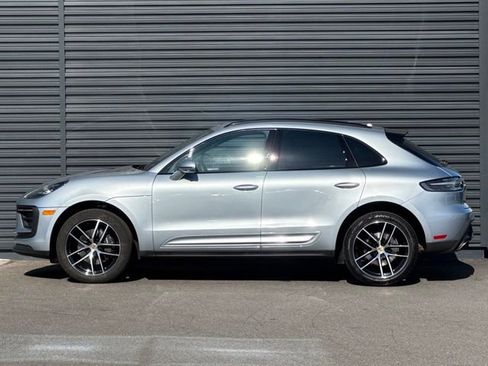 Used 2025 Porsche Macan AWD/4WD image 2