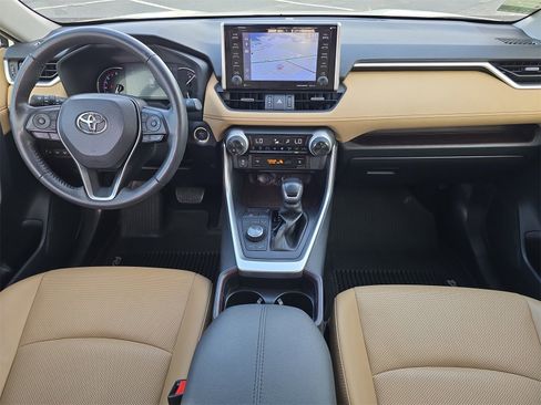 Used 2019 Toyota RAV4 Limited image 9