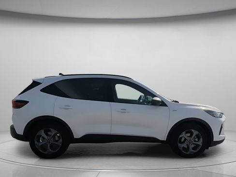 Certified 2025 Ford Escape ST-Line w/ Equipment Group 301A image 31