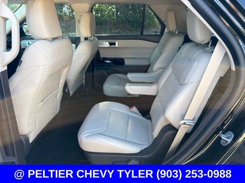 Used 2022 Ford Explorer Platinum w/ Equipment Group 601A AWD/4WD image 16