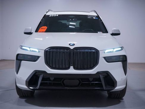 Used 2024 BMW X7 xDrive40i w/ M Sport Package AWD/4WD image 5