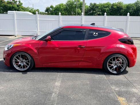 Used 2015 Hyundai Veloster FWD image 3