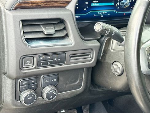 Used 2023 Chevrolet Suburban Premier image 11
