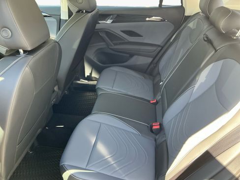 Certified 2026 Volkswagen Tiguan SE w/ Panoramic Sunroof Package AWD/4WD image 12