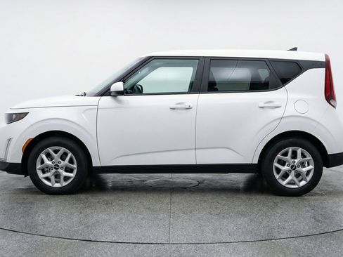 Used 2025 Kia Soul LX w/ LX Technology Package image 5