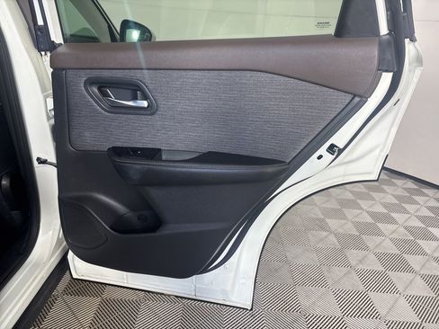 Used 2023 Nissan Rogue SV image 27