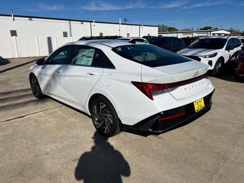 New 2026 Hyundai Elantra Limited FWD image 34