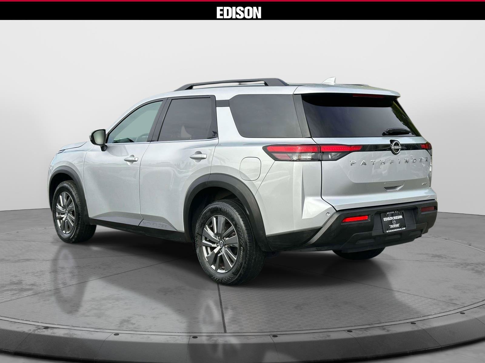 Used 2025 Nissan Pathfinder SV AWD/4WD image 5