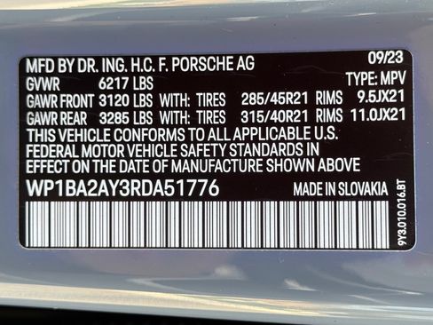 Certified 2024 Porsche Cayenne Coupe AWD/4WD image 38