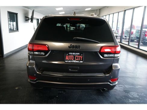 Used 2018 Jeep Grand Cherokee Altitude RWD image 6