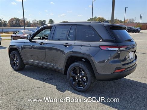 New 2025 Jeep Grand Cherokee Altitude image 9