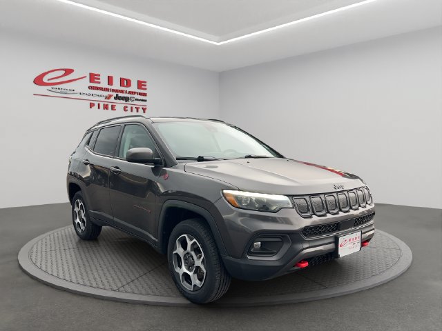 Used 2022 Jeep Compass Trailhawk w/ Trailhawk Elite Group AWD/4WD image 12
