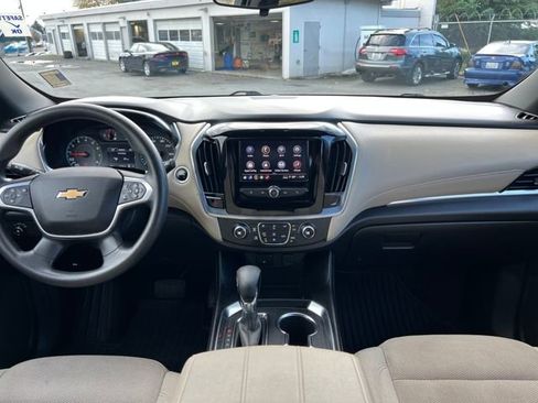Used 2022 Chevrolet Traverse LS image 12