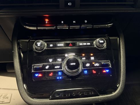 Used 2021 Lincoln Corsair AWD w/ Premium Package image 11