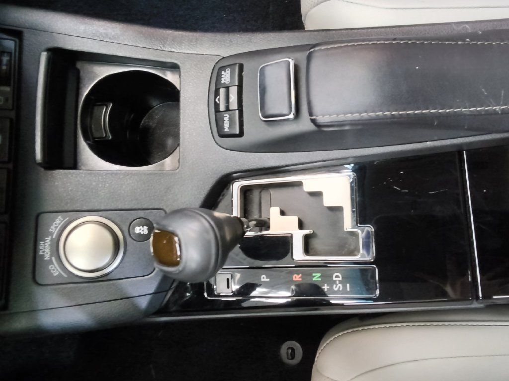 Used 2014 Lexus ES 350 w/ Luxury Package FWD image 17