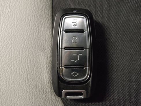 Used 2018 Jeep Compass Latitude w/ Popular Equipment Group image 32