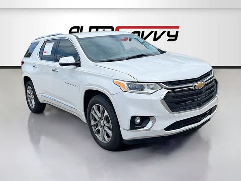 Used 2020 Chevrolet Traverse Premier FWD image 1