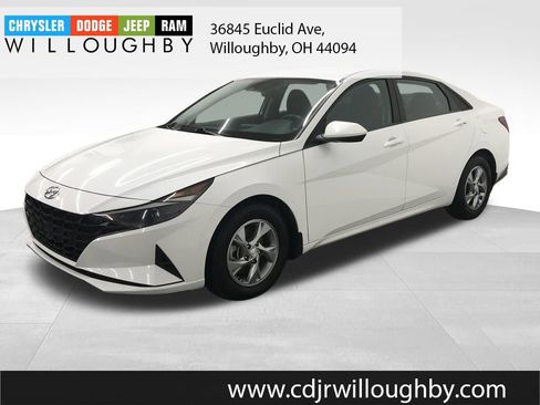 Used 2023 Hyundai Elantra SE image 1