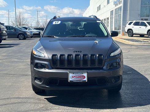 Used 2017 Jeep Cherokee Sport w/ Cold Weather Group image 5