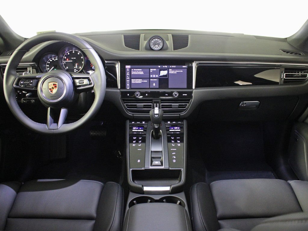 Certified 2026 Porsche Macan AWD/4WD image 21