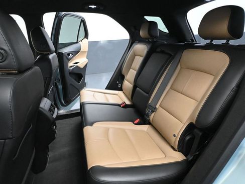 Used 2022 Chevrolet Equinox Premier image 40