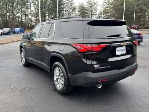 Used 2023 Chevrolet Traverse LT image 8