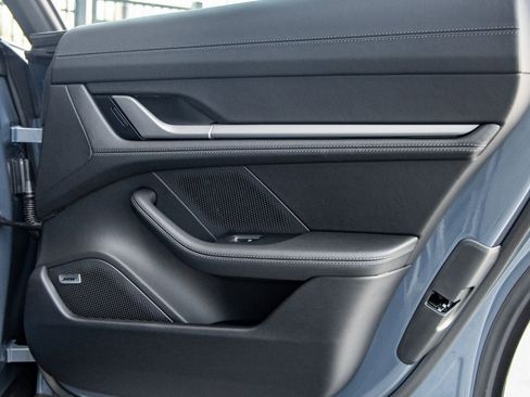 Used 2025 Porsche Taycan 4 Cross Turismo image 34