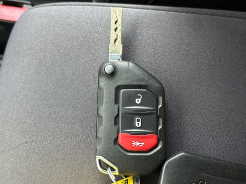 Used 2022 Jeep Wrangler Sport AWD/4WD image 32