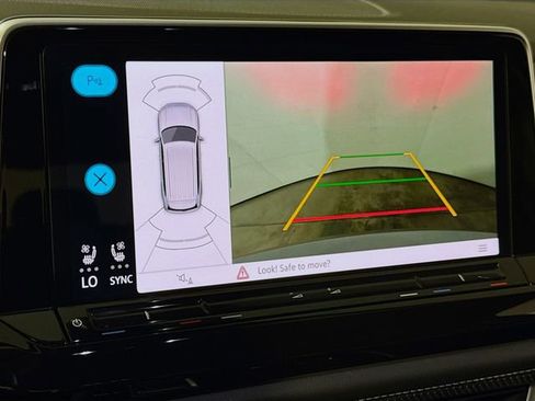 Used 2025 Volkswagen Atlas SE image 11