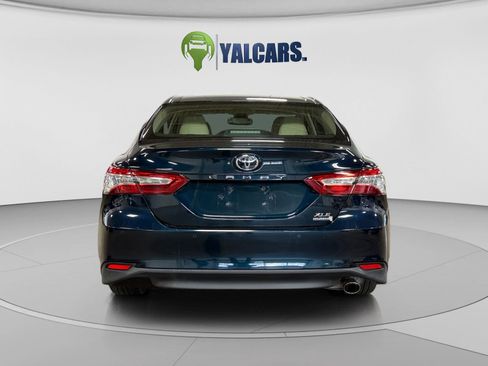 Used 2018 Toyota Camry XLE FWD image 4