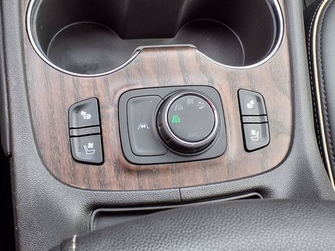 Used 2023 GMC Acadia Denali AWD/4WD image 19