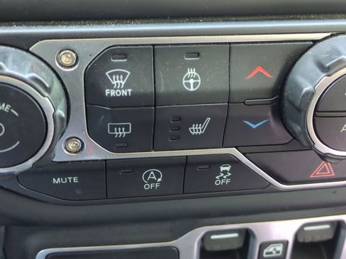 Used 2018 Jeep Wrangler Unlimited Sahara w/ LED Lighting Group image 20